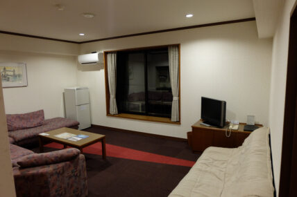 天空のリゾート HOTEL WINDSOR 洋室 4人部屋 74平米