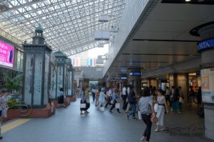 横浜駅東口