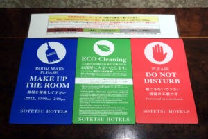 「MAKE UP THE ROOM」「ECO Cleaning」「DO NOT DISTURB」