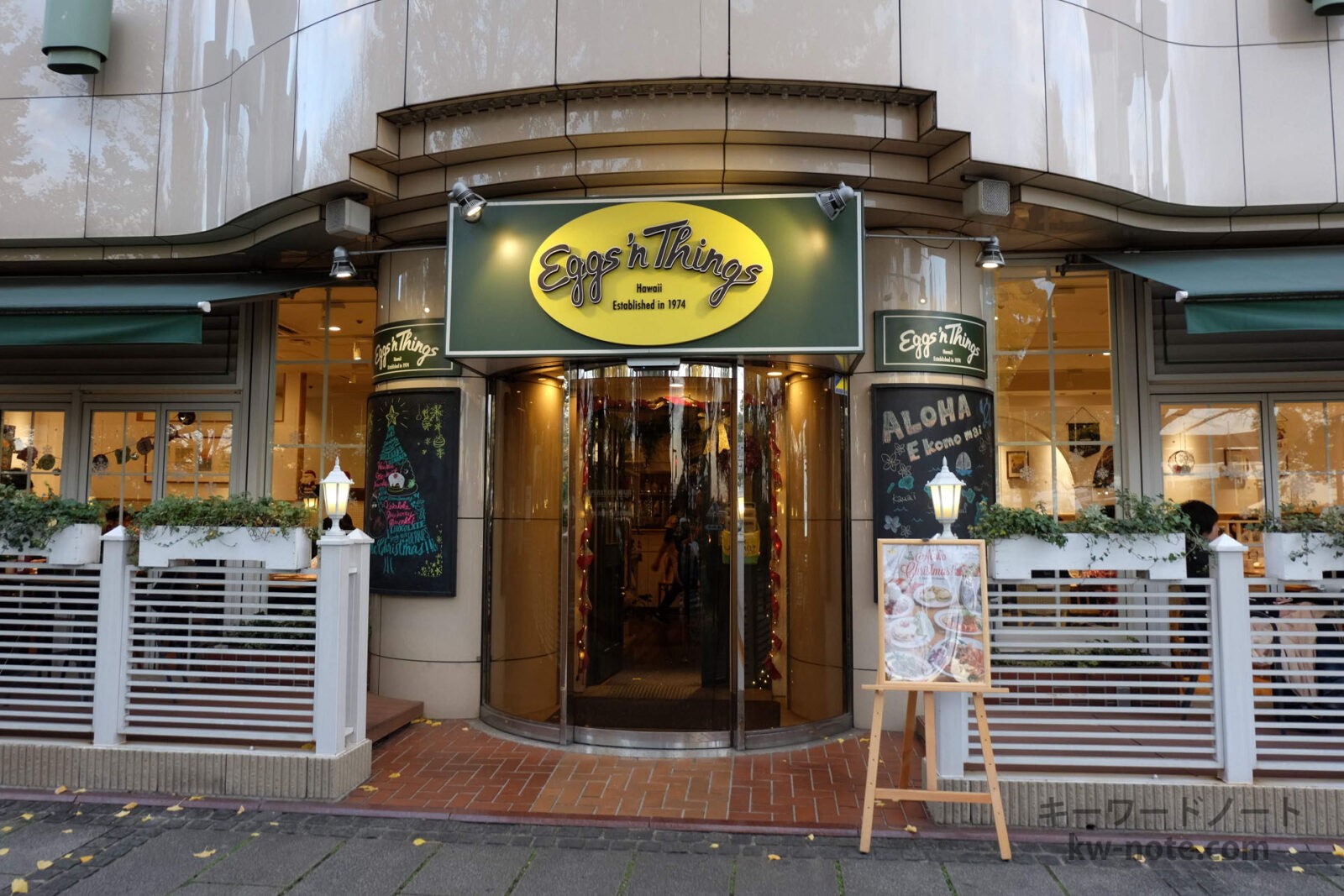 「エッグスンシングス 横浜山下公園店」ボリューミーなホイップが乗るパンケーキが有名なお店 キーワードノート