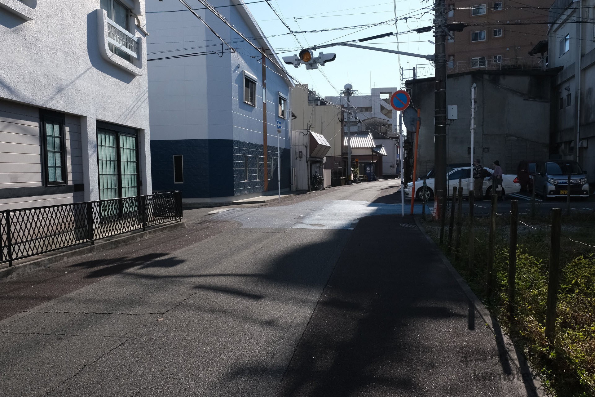 旧店舗と駐車場側