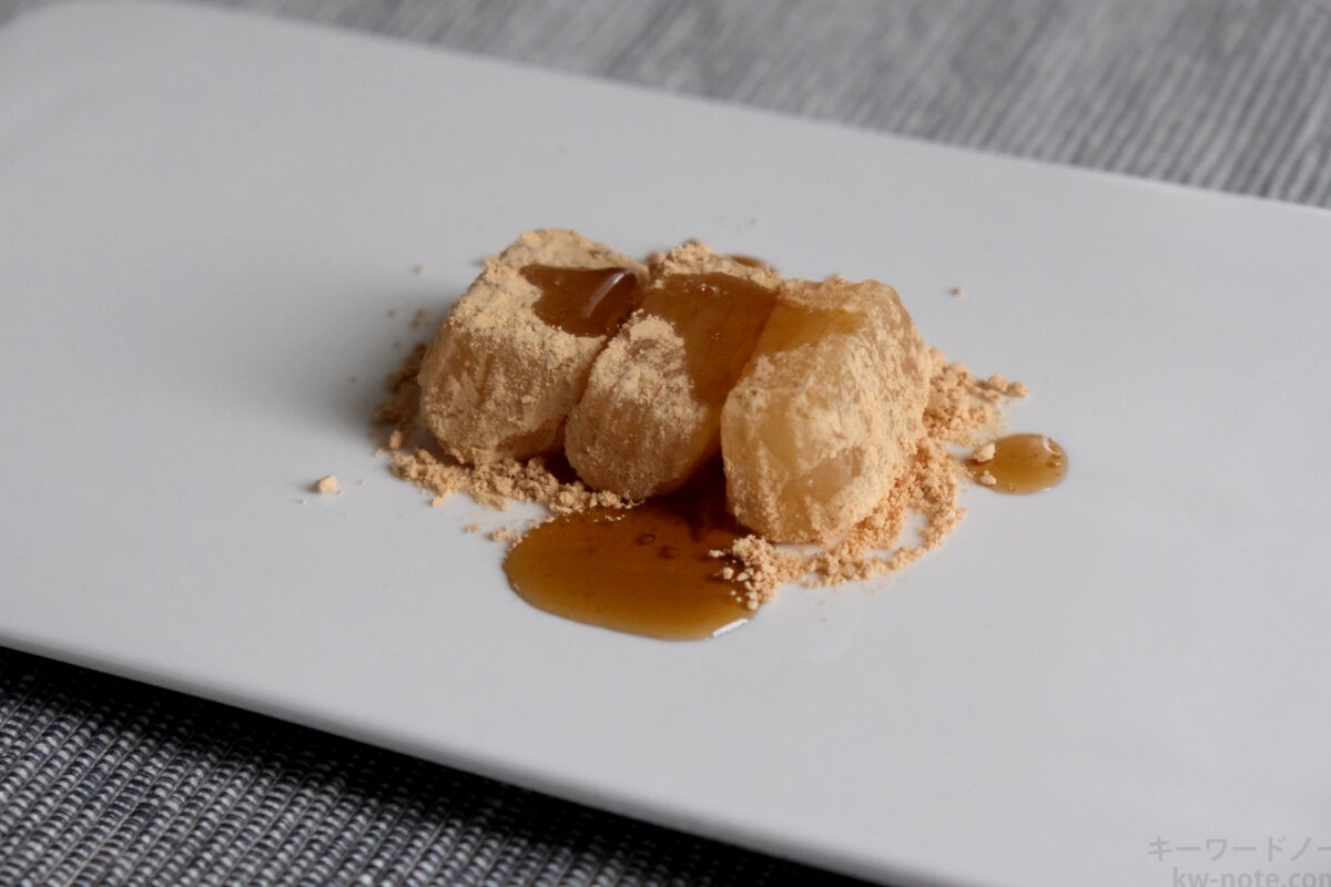 黒蜜をかけた筑紫もち